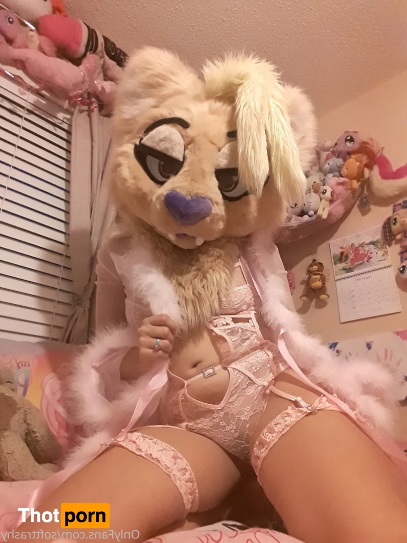 Trashy Lil Kitty 15573268