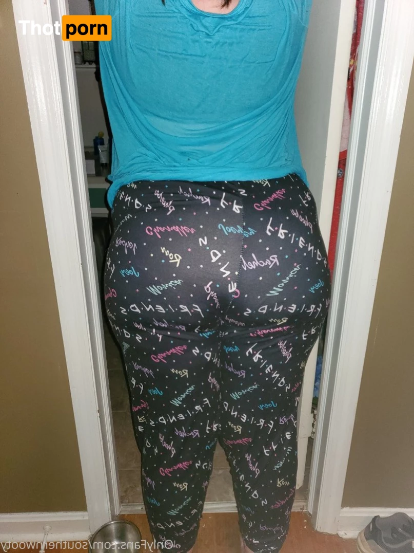 White Girl with a Booty 5007311