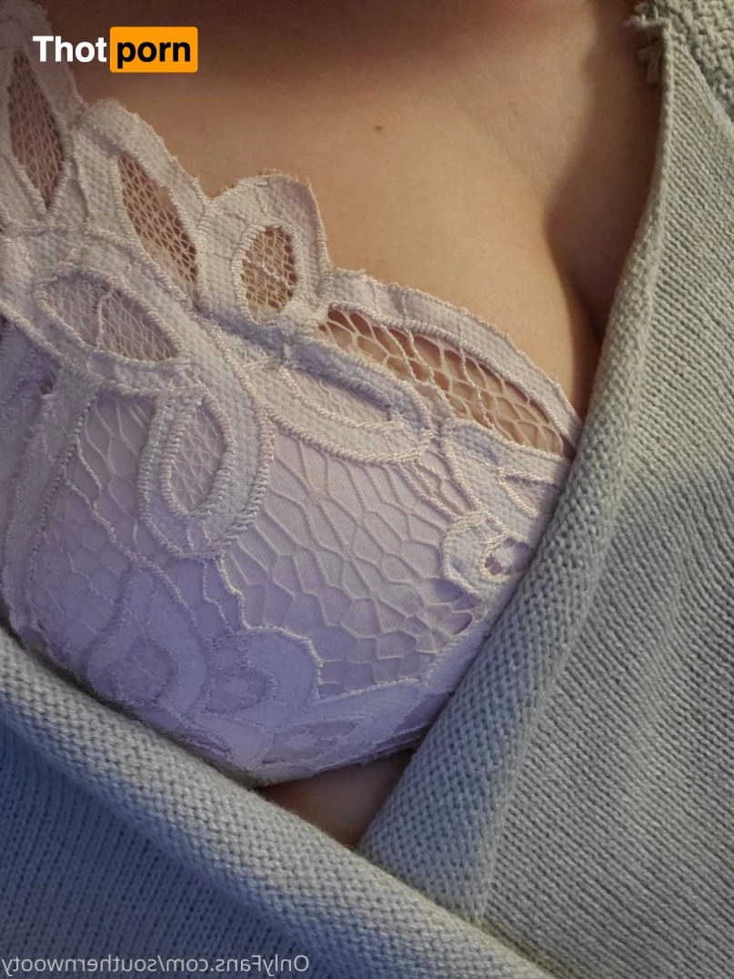 White Girl with a Booty 5007340