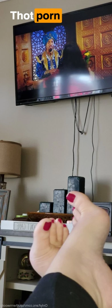 White Girl with a Booty 5007343