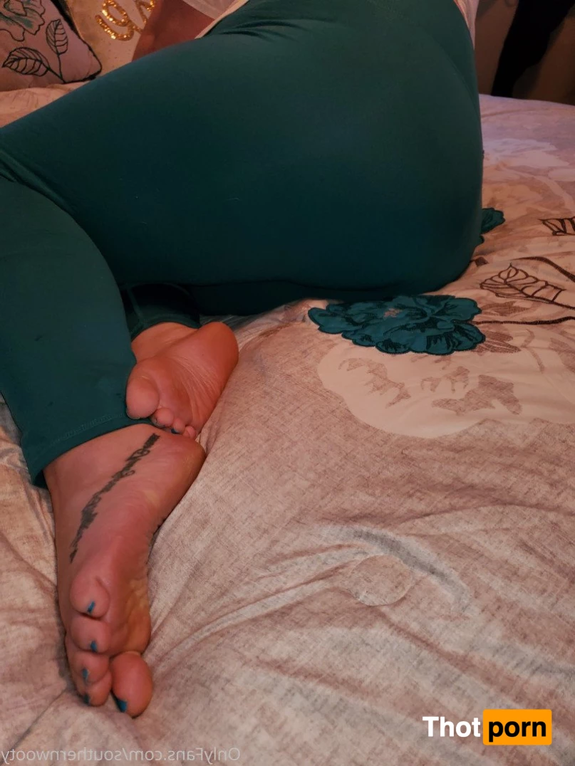 White Girl with a Booty 5007353