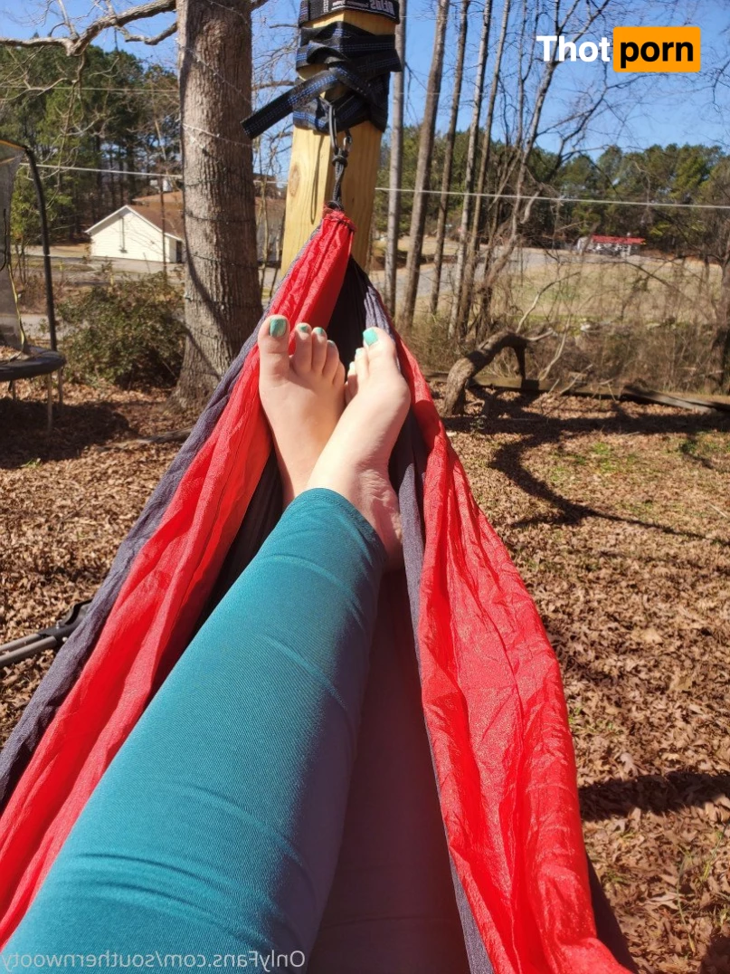 White Girl with a Booty 5007360