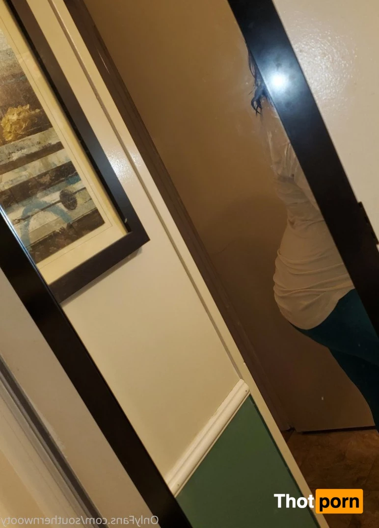 White Girl with a Booty 5007413