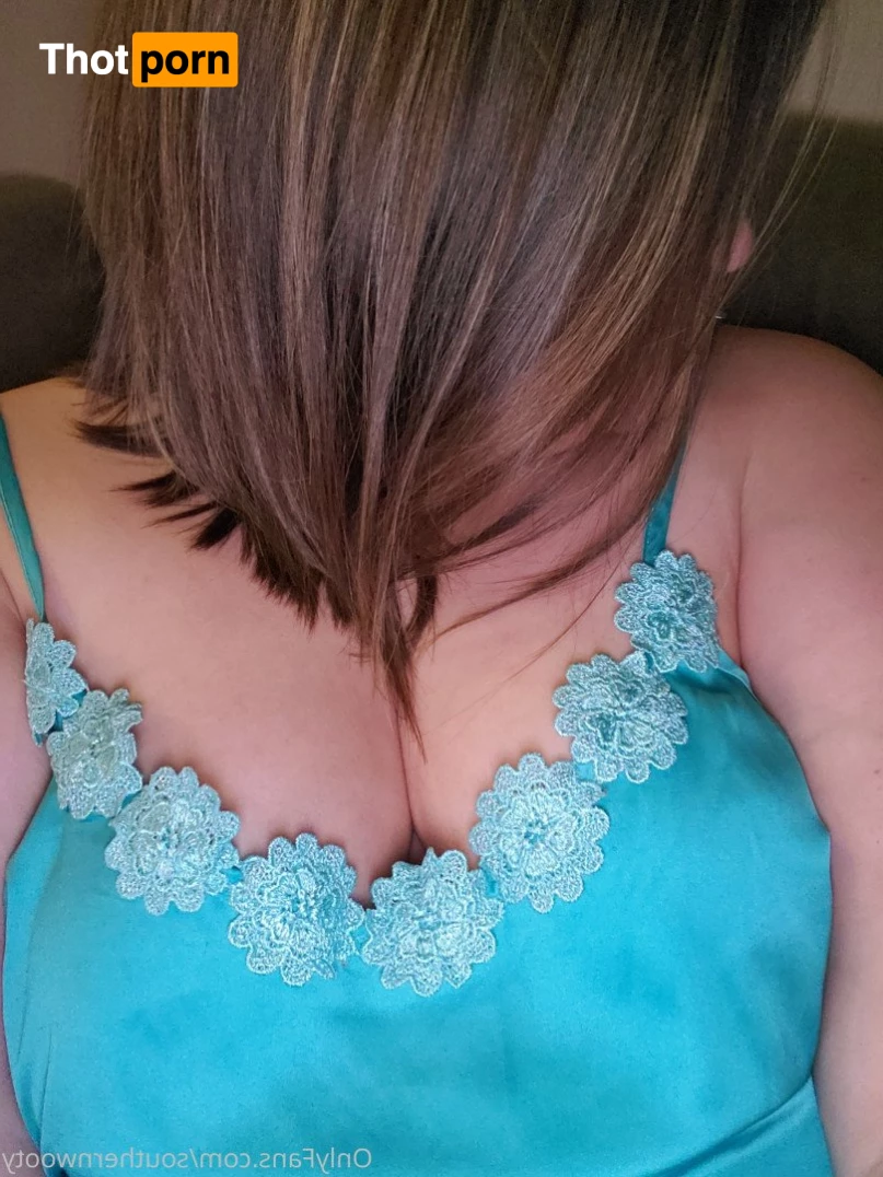 White Girl with a Booty 5007419