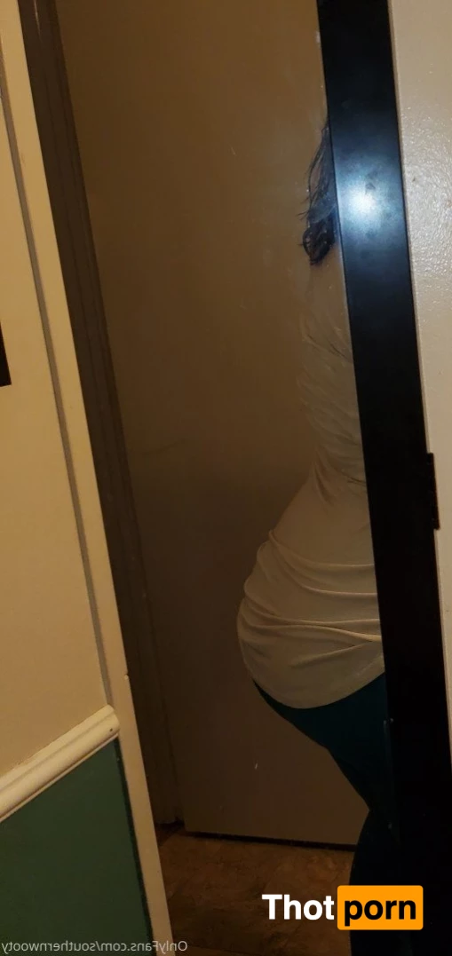 White Girl with a Booty 5007427