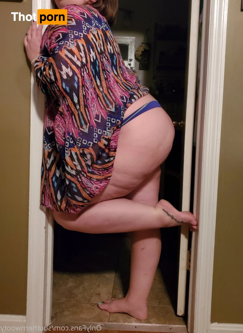 White Girl with a Booty 5007438