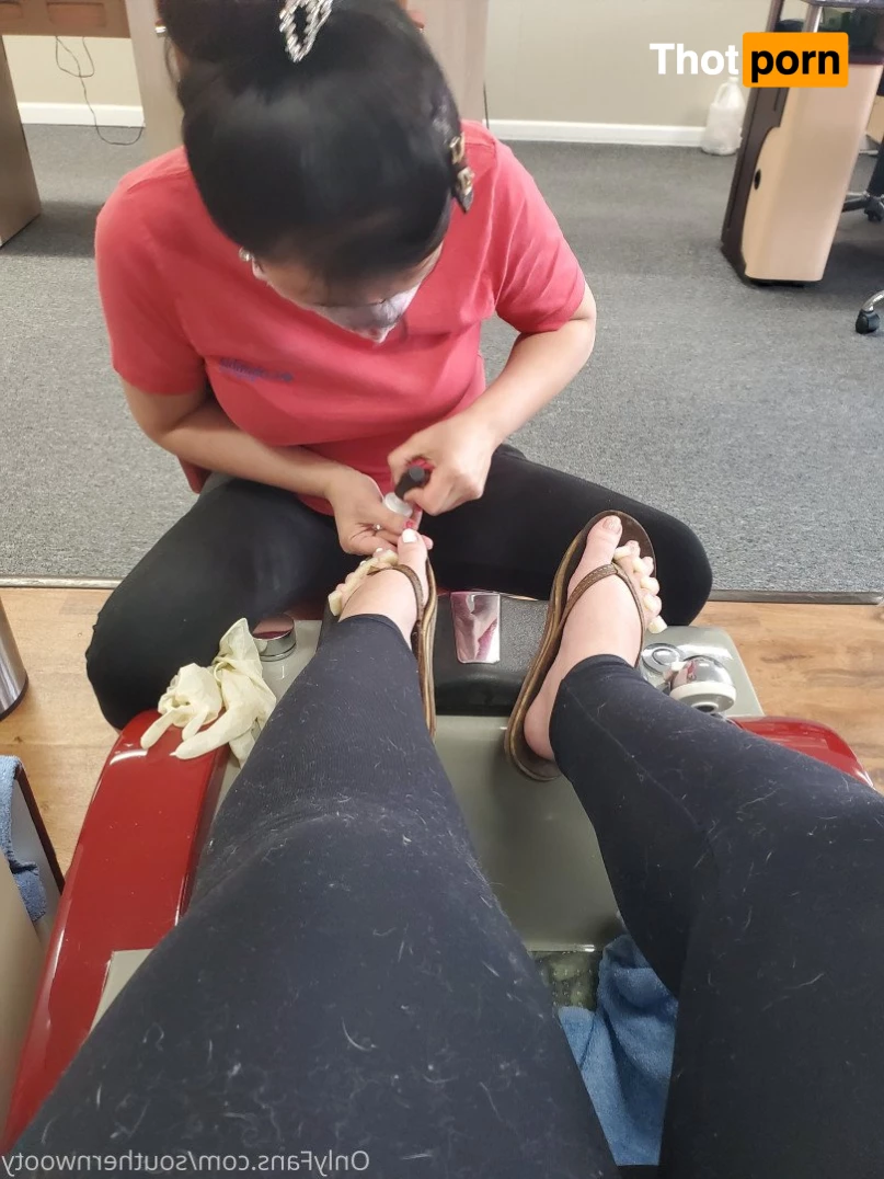 White Girl with a Booty 5007453