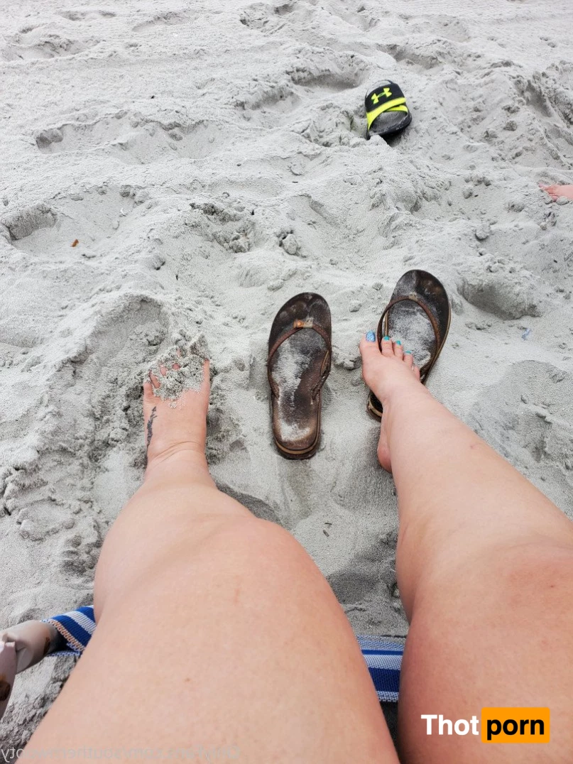 White Girl with a Booty 5007465