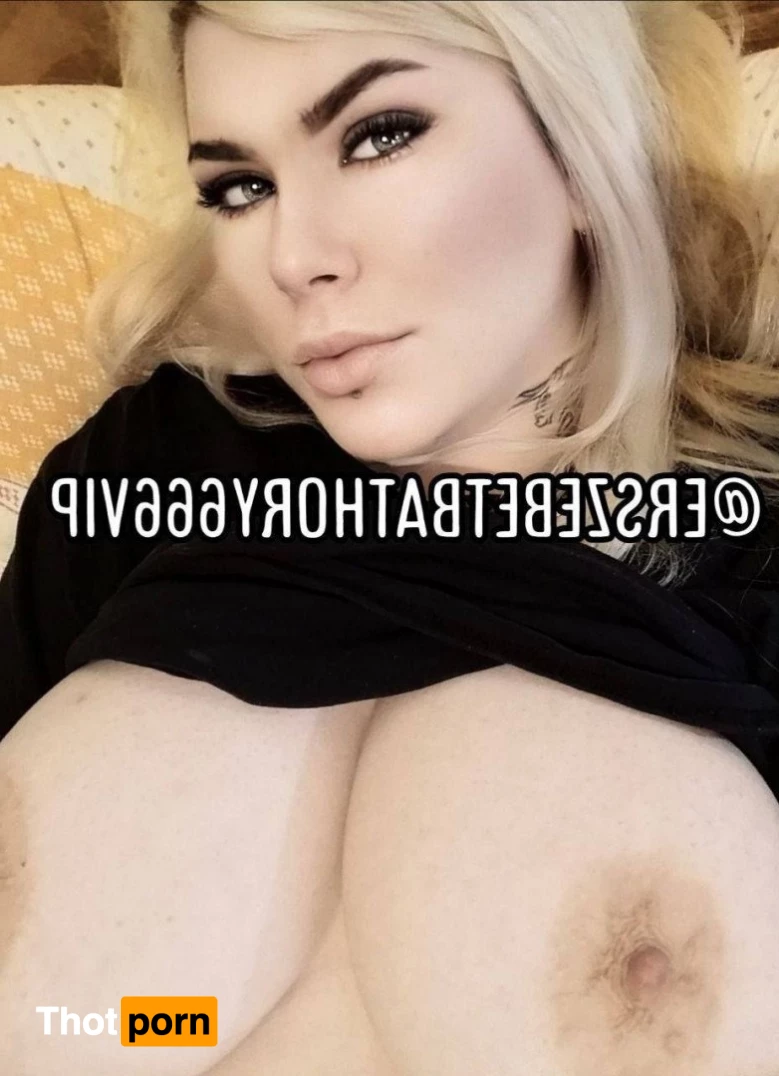 Hot Redhead 🔥 4931075