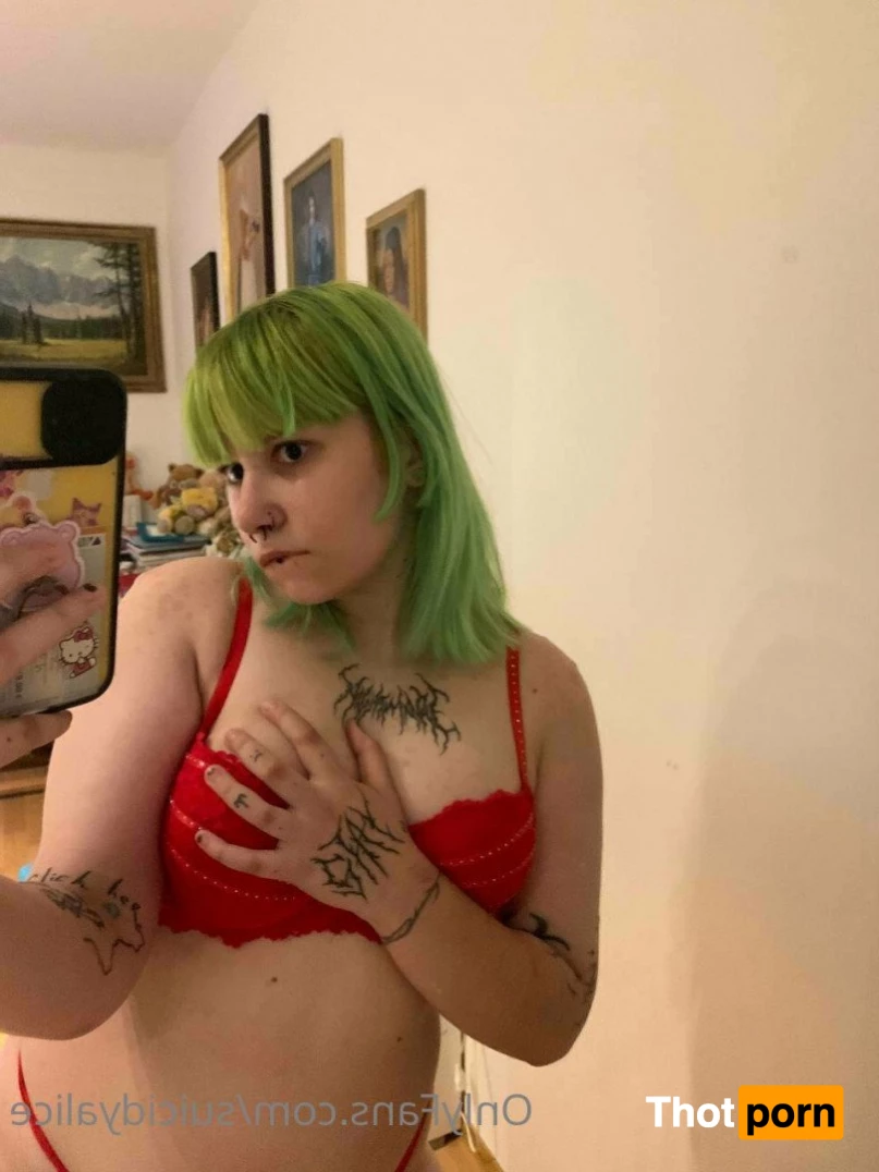 Alice Suicide 4921868