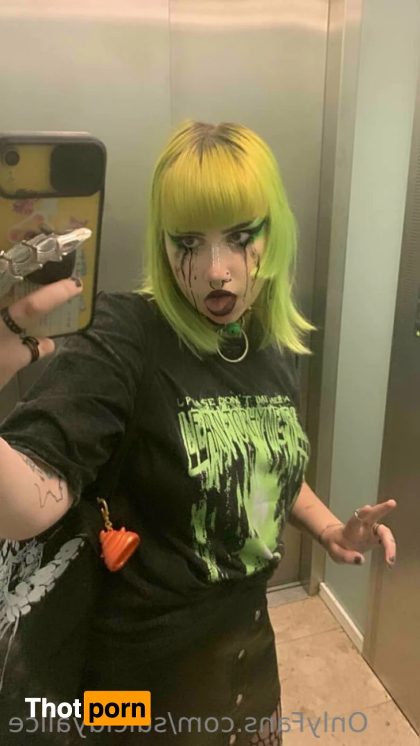 Alice Suicide 15362365