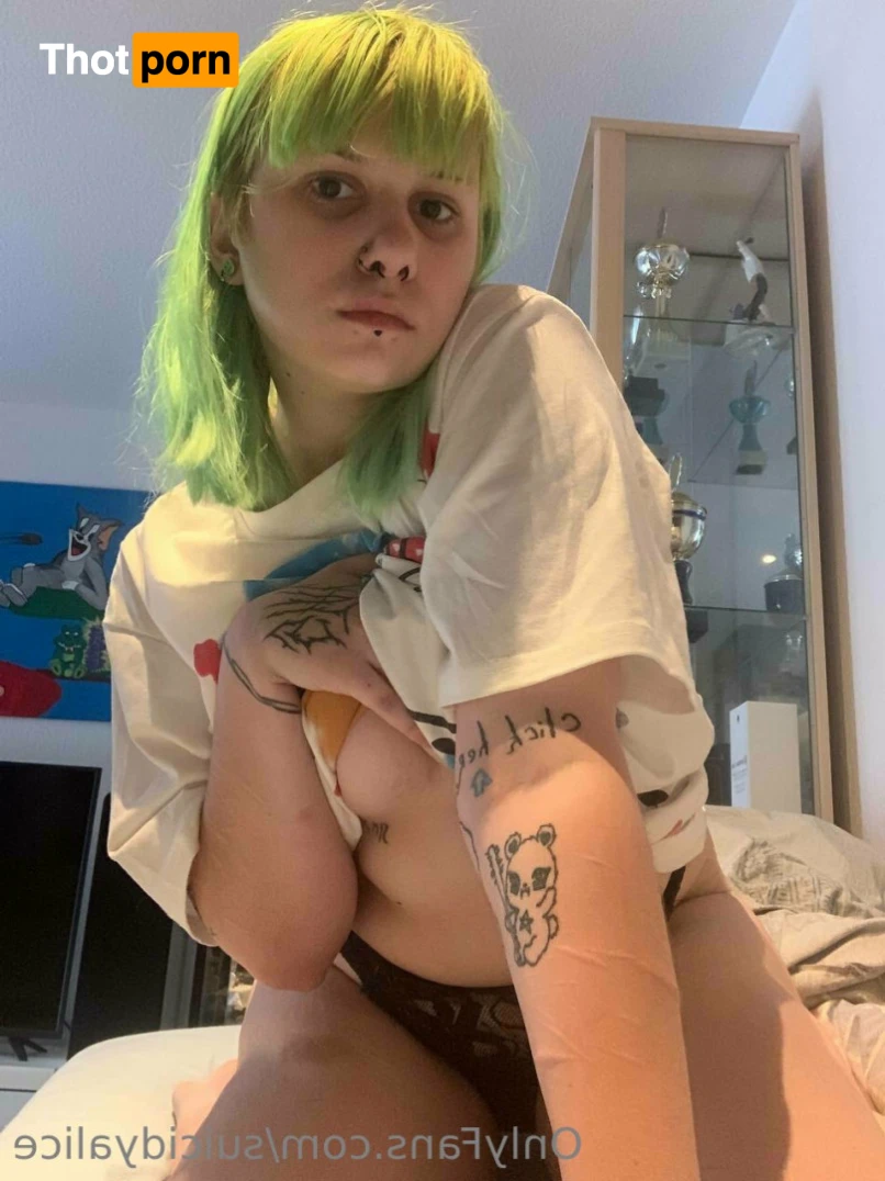 Alice Suicide 15362600