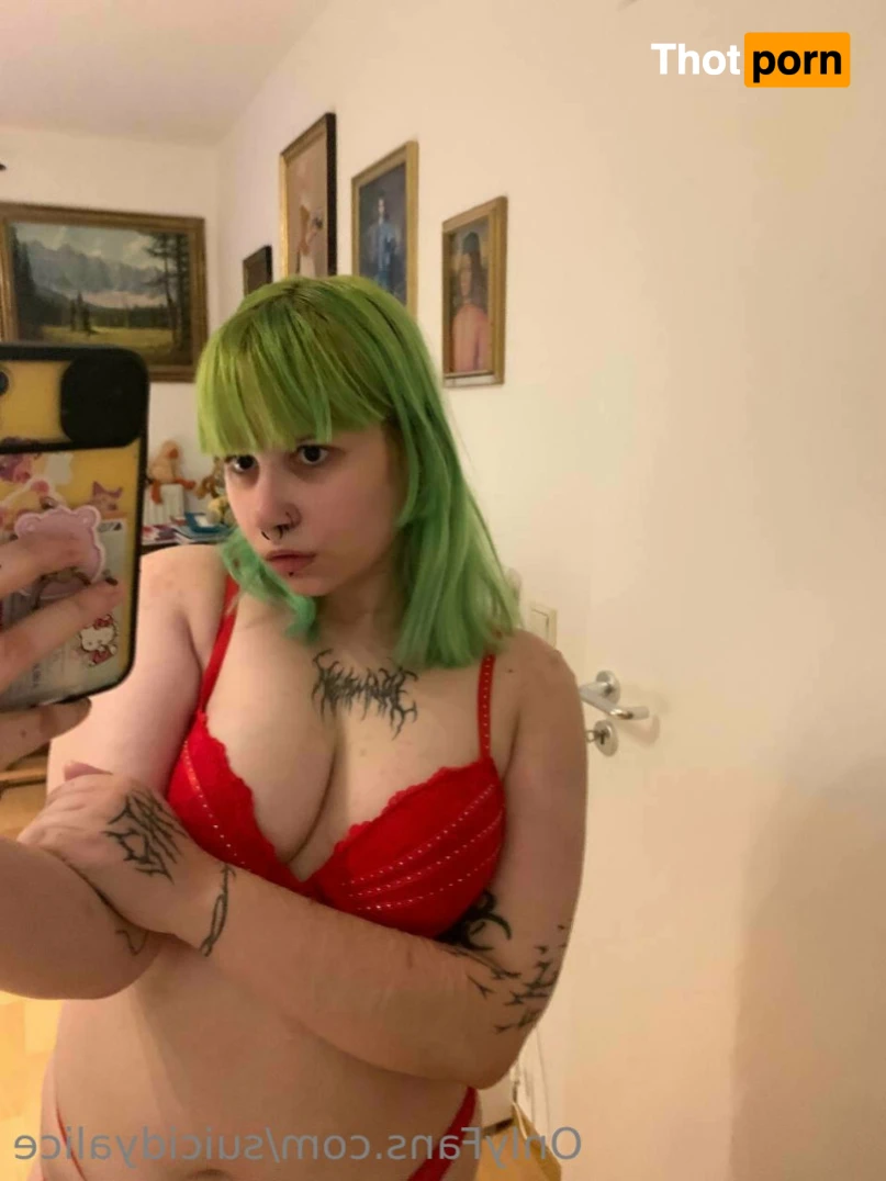 Alice Suicide 15362669