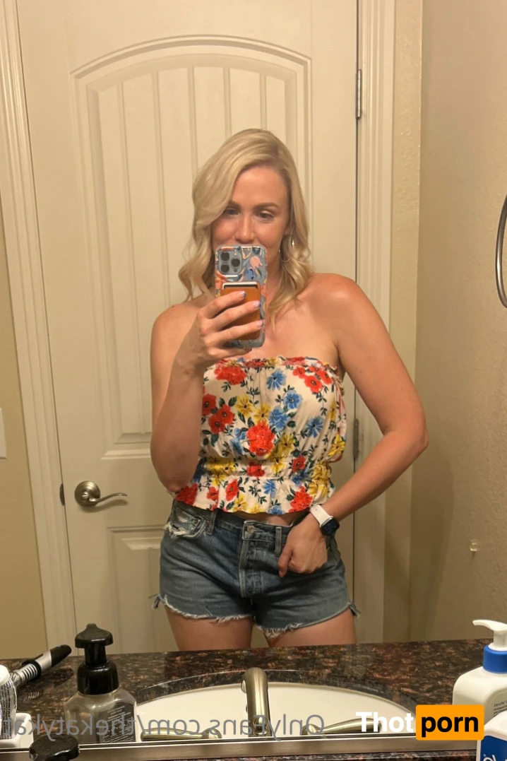 🍀 Katy Kat 🍀 15230397