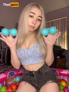4933578