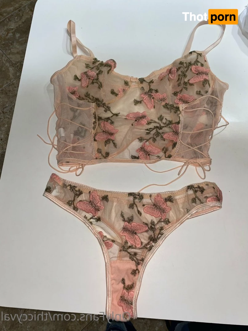 THICCYVAL 🐻 4924349