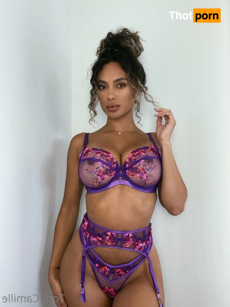 Toni-Camille 4909849