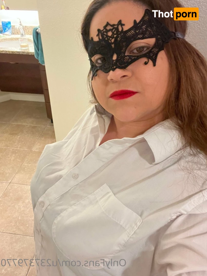 The masquerade couple 4808313