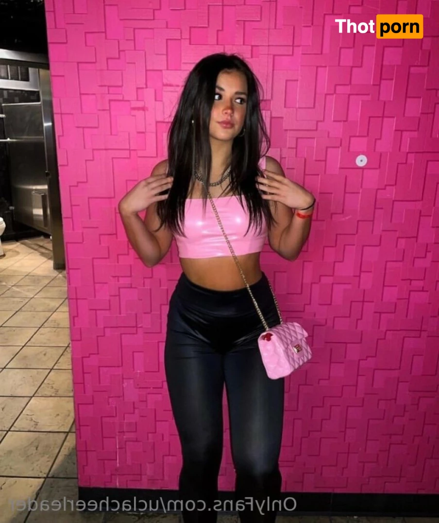 UCLA Cheerleader 👅😍 7656234