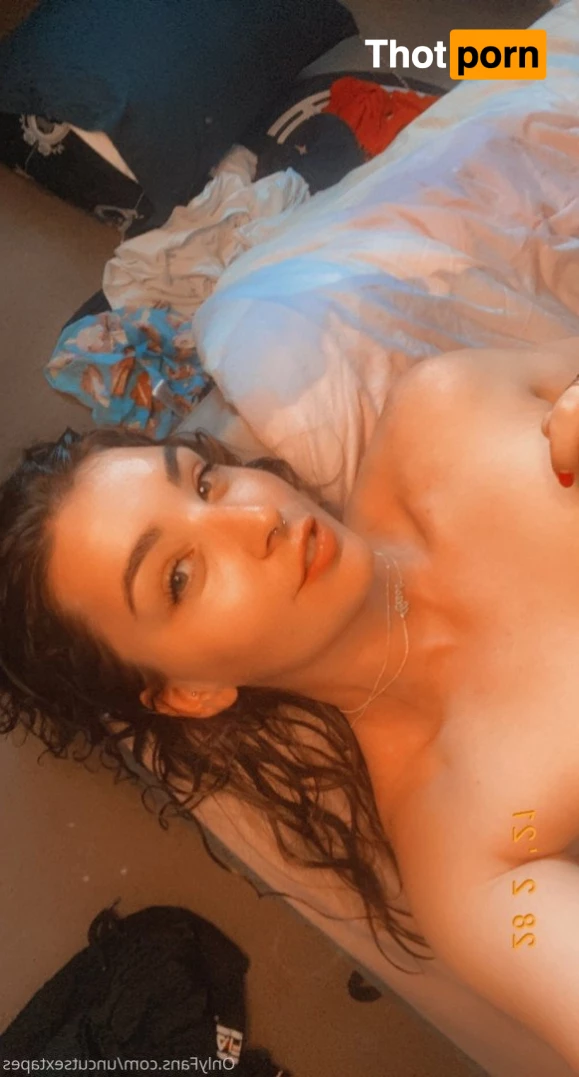 Sarah Button 4826565