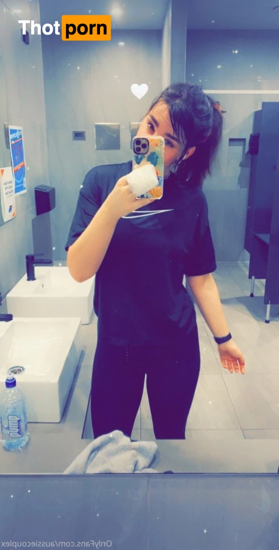 Sarah Button 4826572