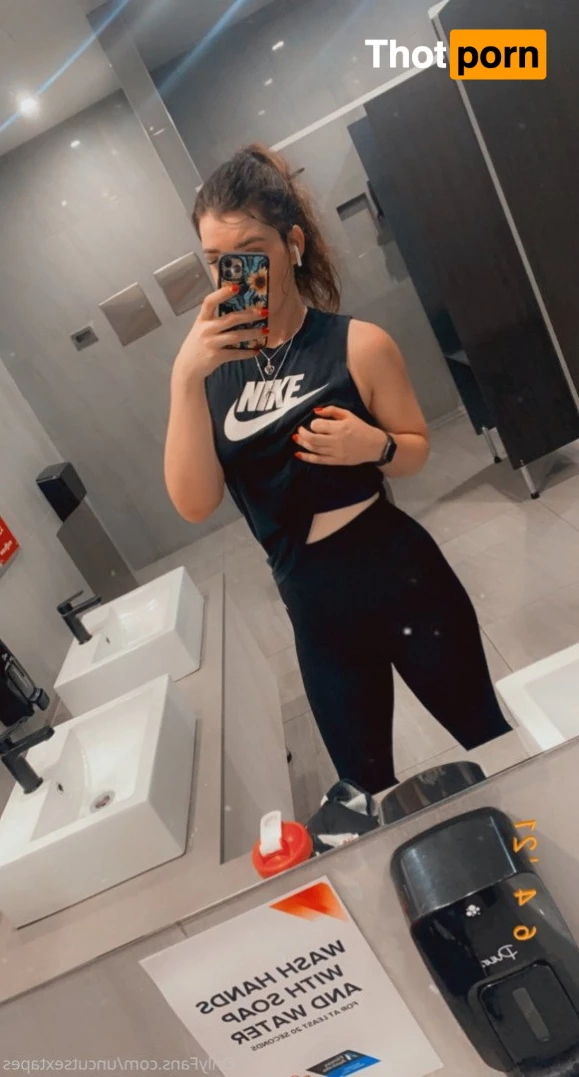 Sarah Button 4826594