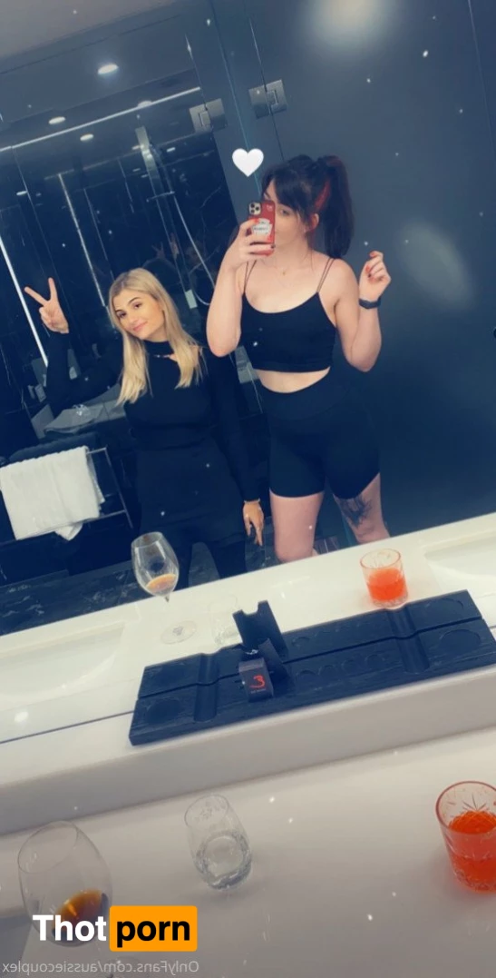 Sarah Button 4826611