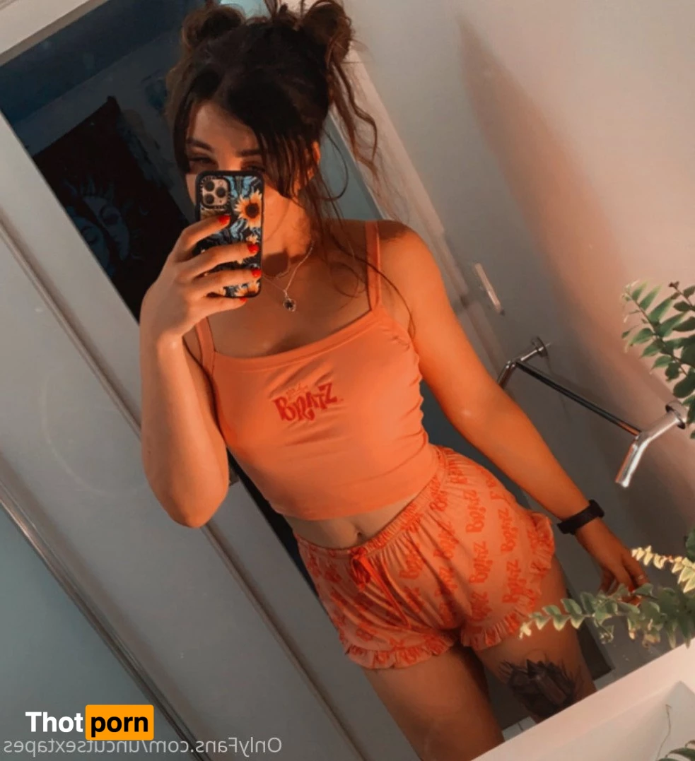 Sarah Button 4826648