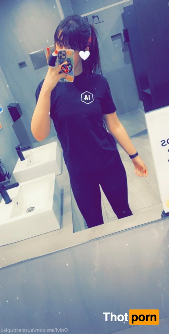 Sarah Button 4826650