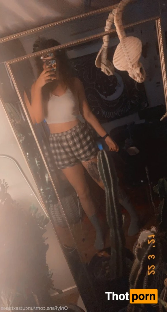 Sarah Button 4826691