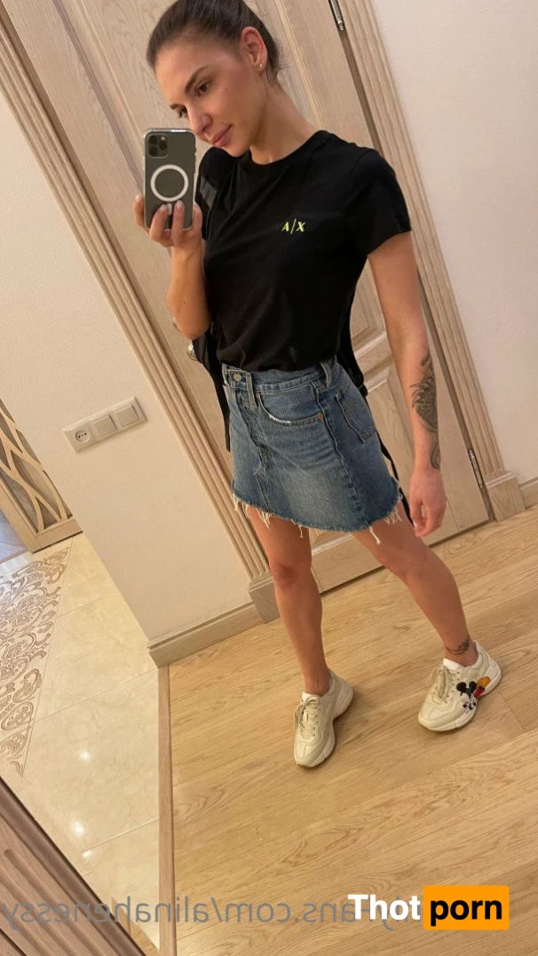 Alina Henessy 4748303