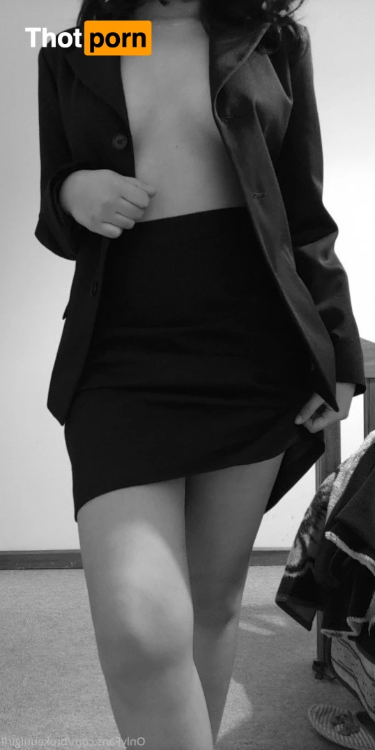 Broke universitary girl 4731053