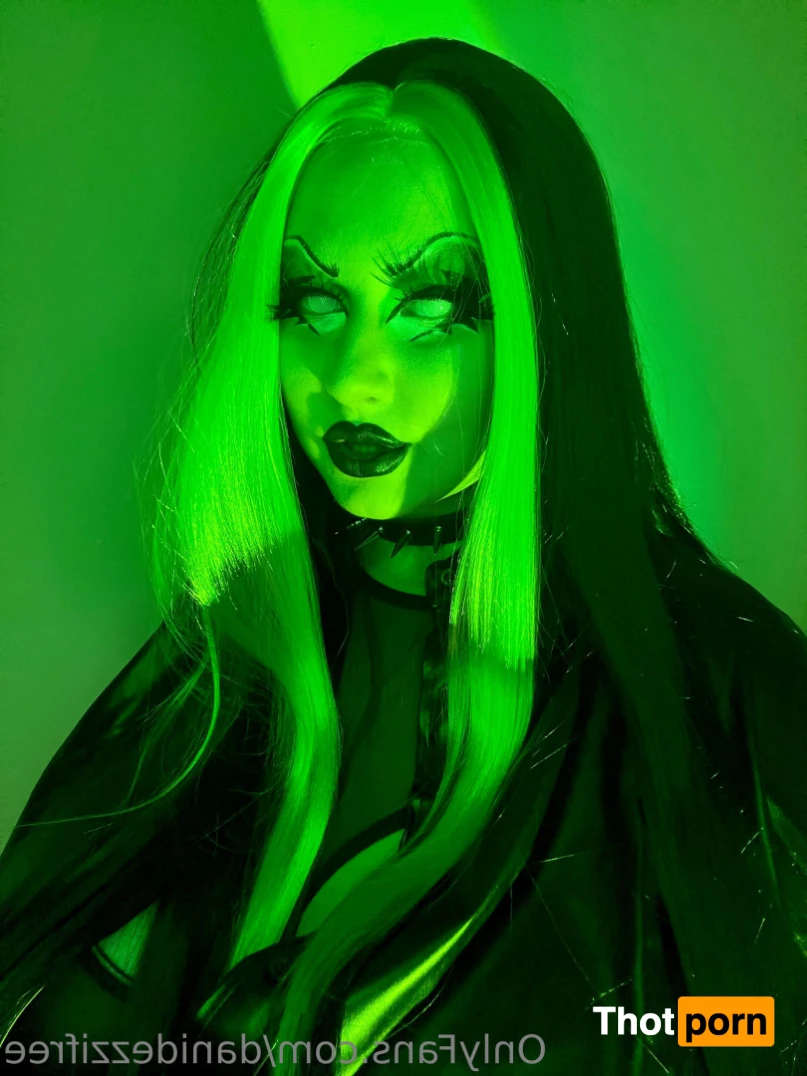 dani dezzi 😇 CHECK YOUR DMS 📩💚 10625384