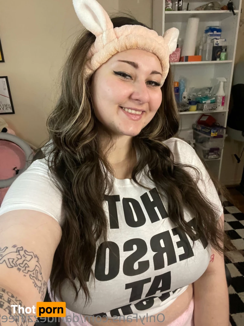 dani dezzi 😇 CHECK YOUR DMS 📩💚 10625441