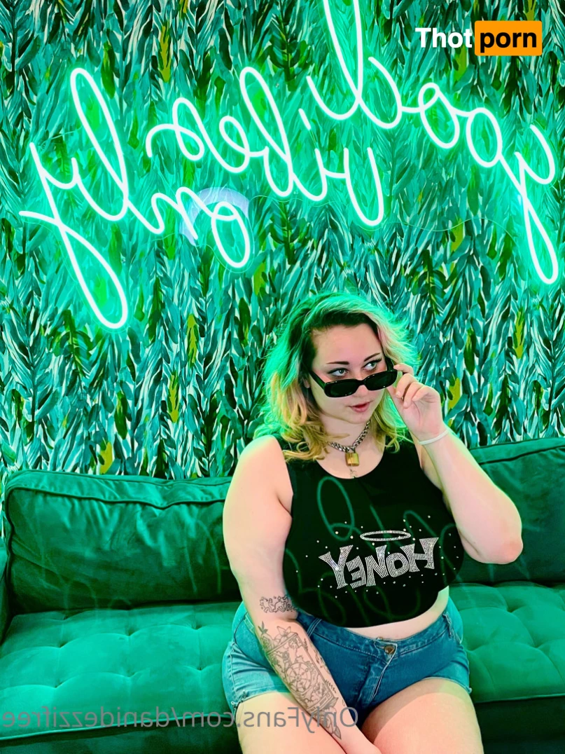 dani dezzi 😇 CHECK YOUR DMS 📩💚 10625465