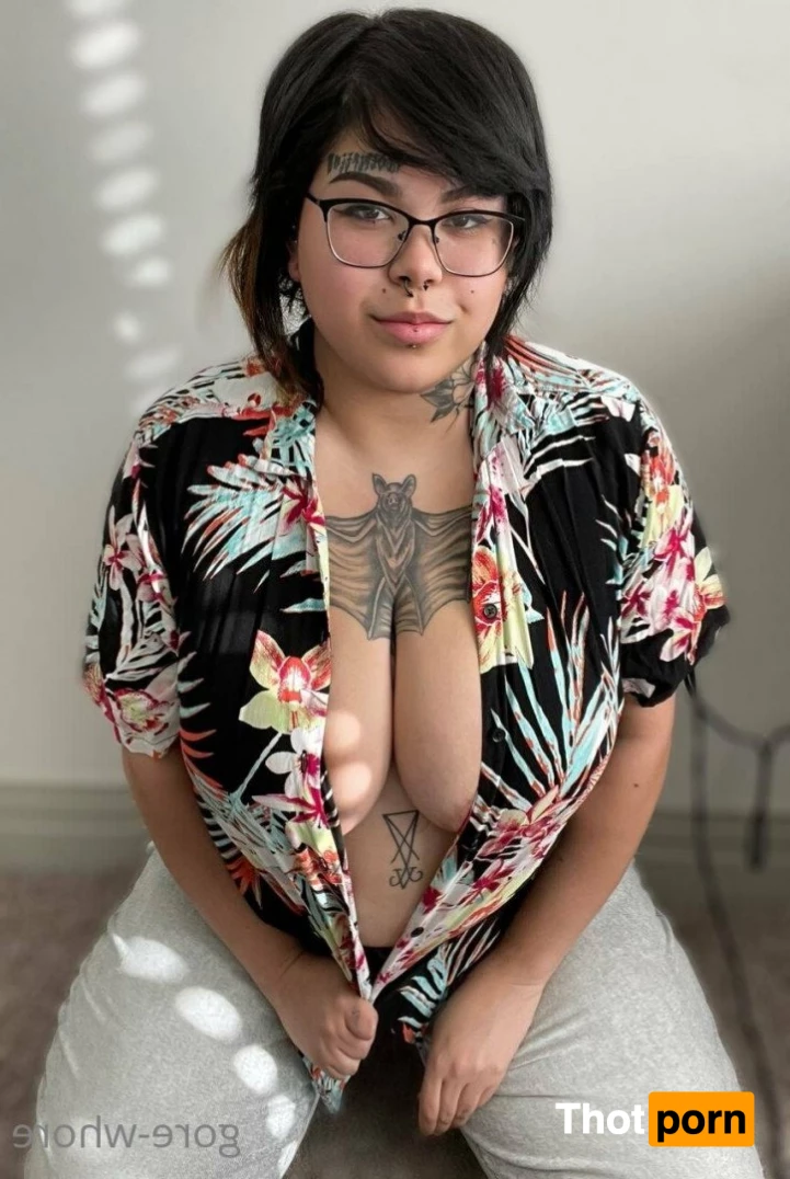 𝐆𝐨𝐭𝐡 𝐒𝐥𝐮𝐭 🖤 4738551