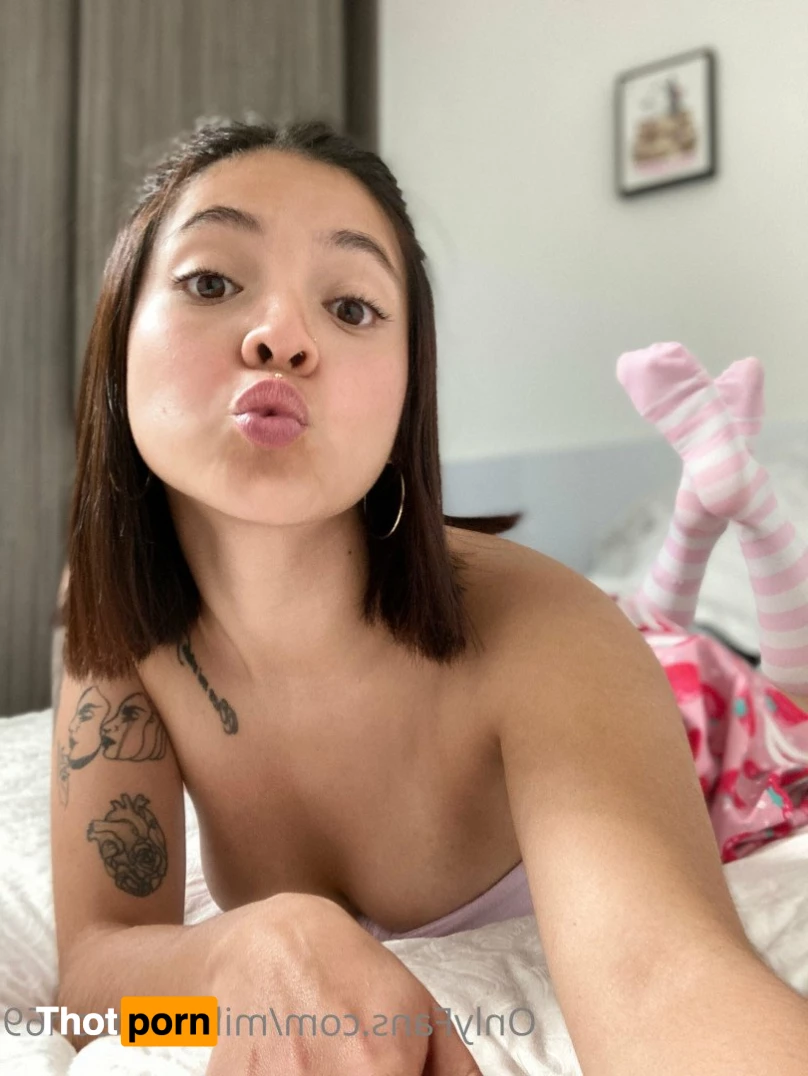 Mila Johnson 🍭 4710977