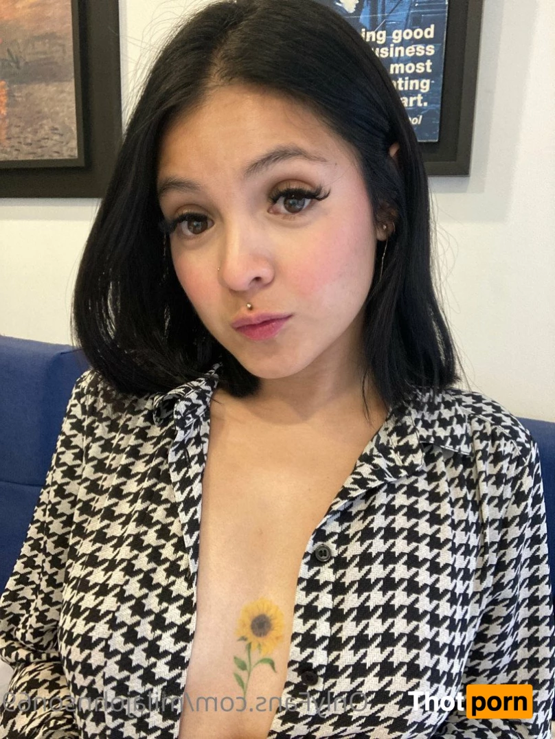 Mila Johnson 🍭 4711058