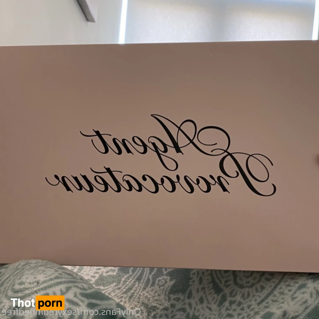 SexyRedinBedFree 14999275