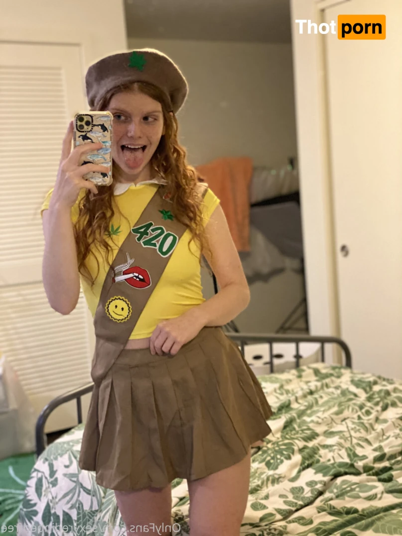 SexyRedinBedFree 14999474