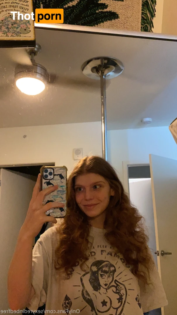 SexyRedinBedFree 14999533