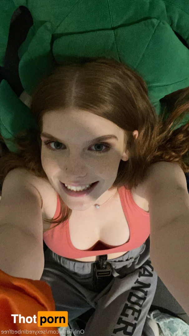 SexyRedinBedFree 14999657