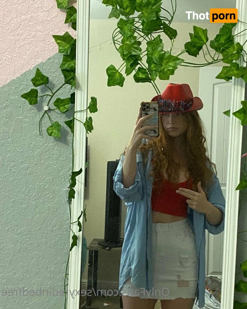 SexyRedinBedFree 14999726