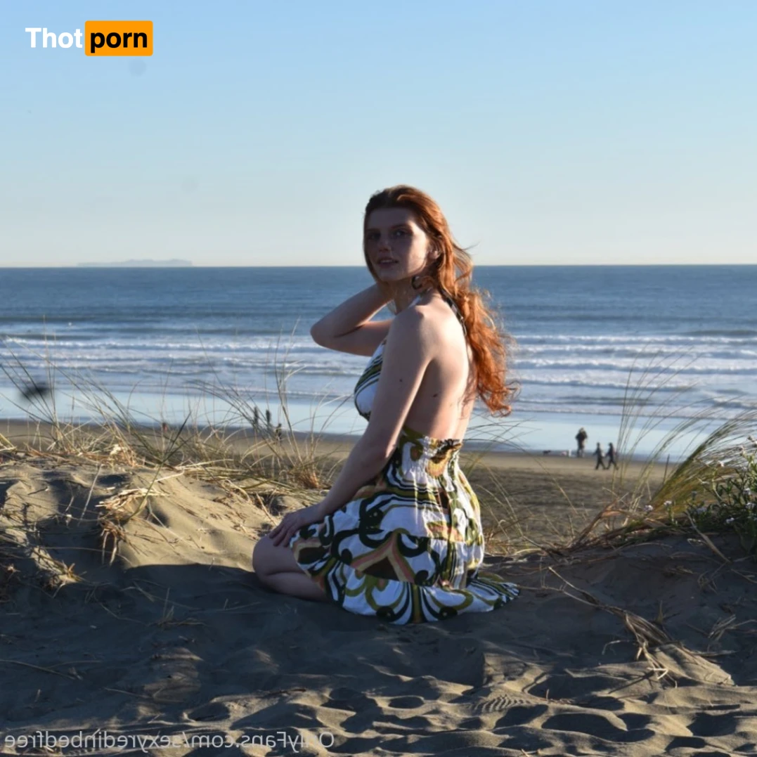 SexyRedinBedFree 14999823