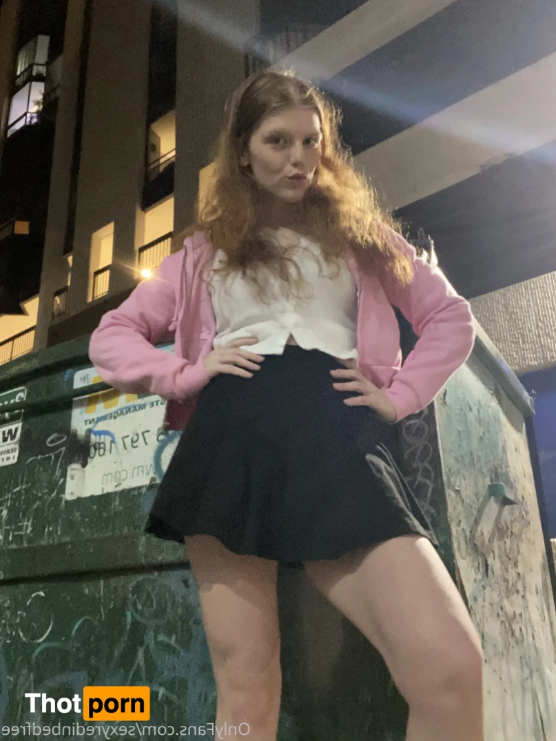 SexyRedinBedFree 14999968