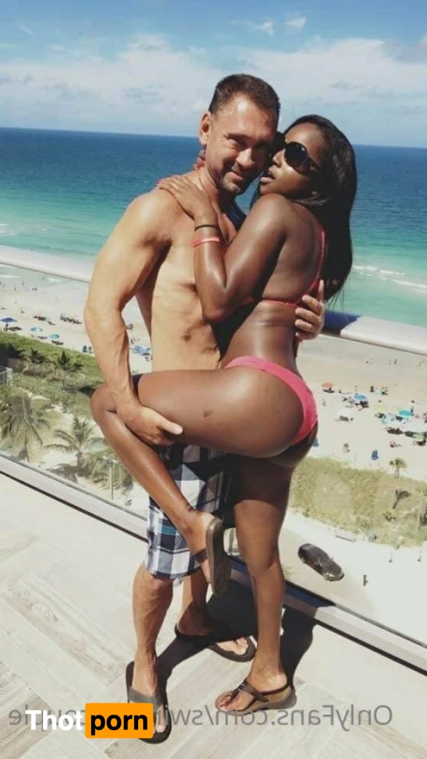 Swinger_Couple 14991808