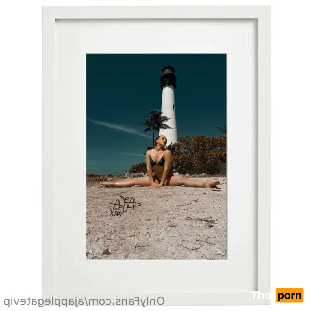 AJ Applegate Hotwife 🥵 10686697