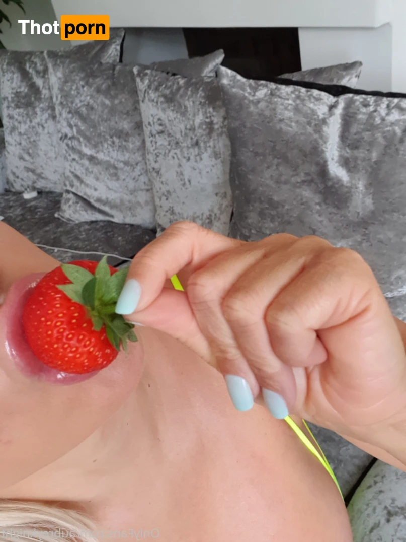 ❄🇬🇧 Aubrey Knight 🇬🇧 ❄ 14776277