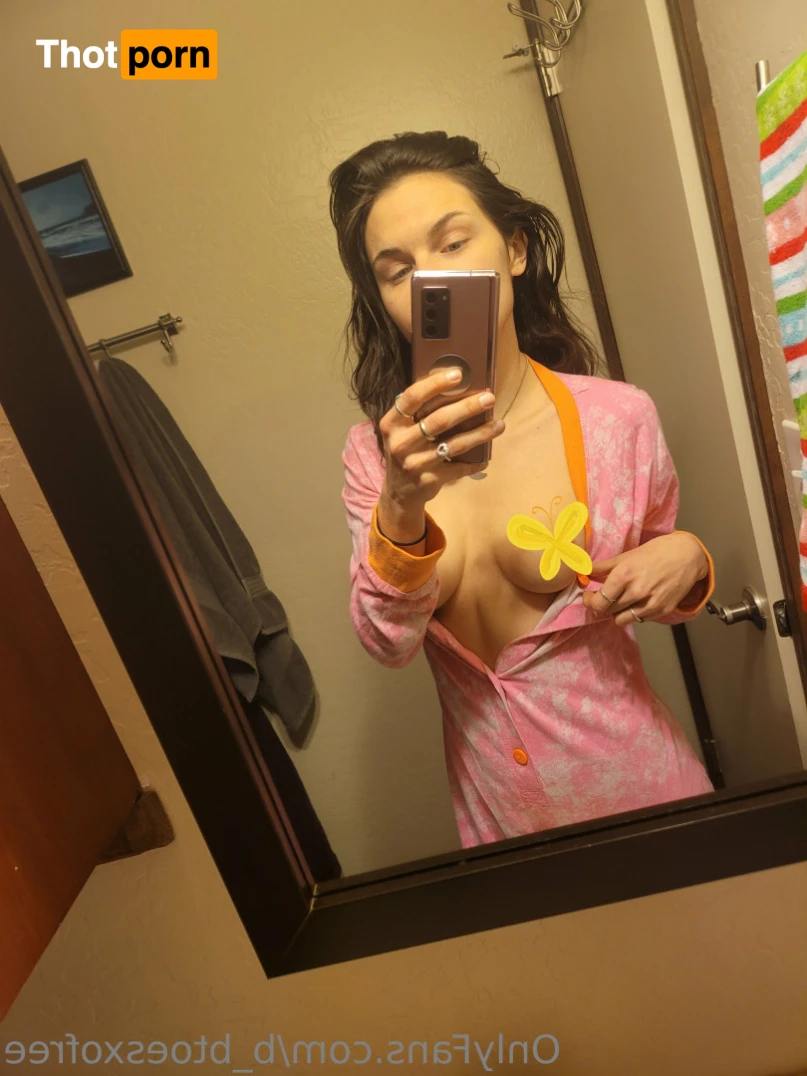 Gina D. (Free Page) 12270111