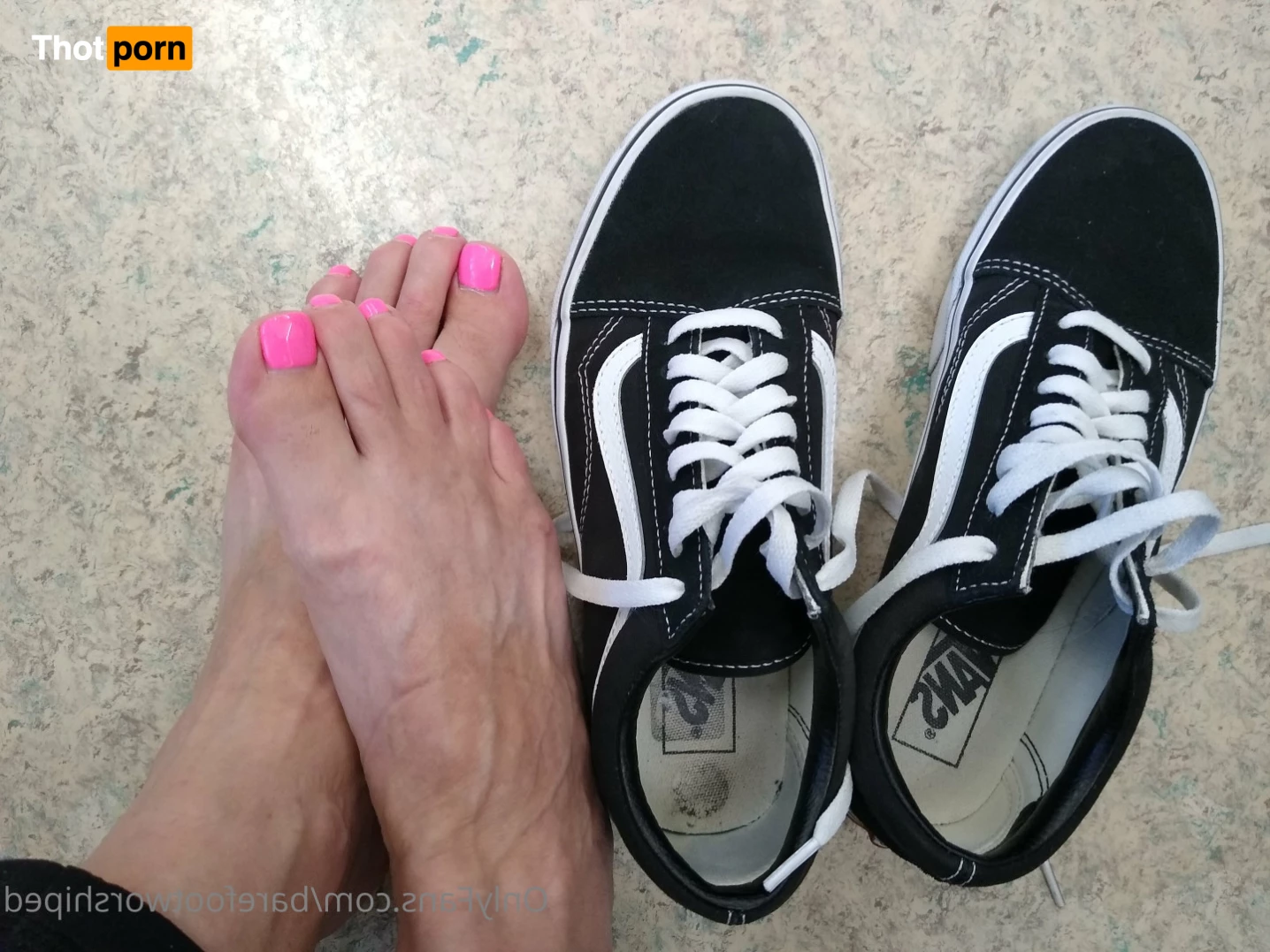 Barefoot Worship 6710883